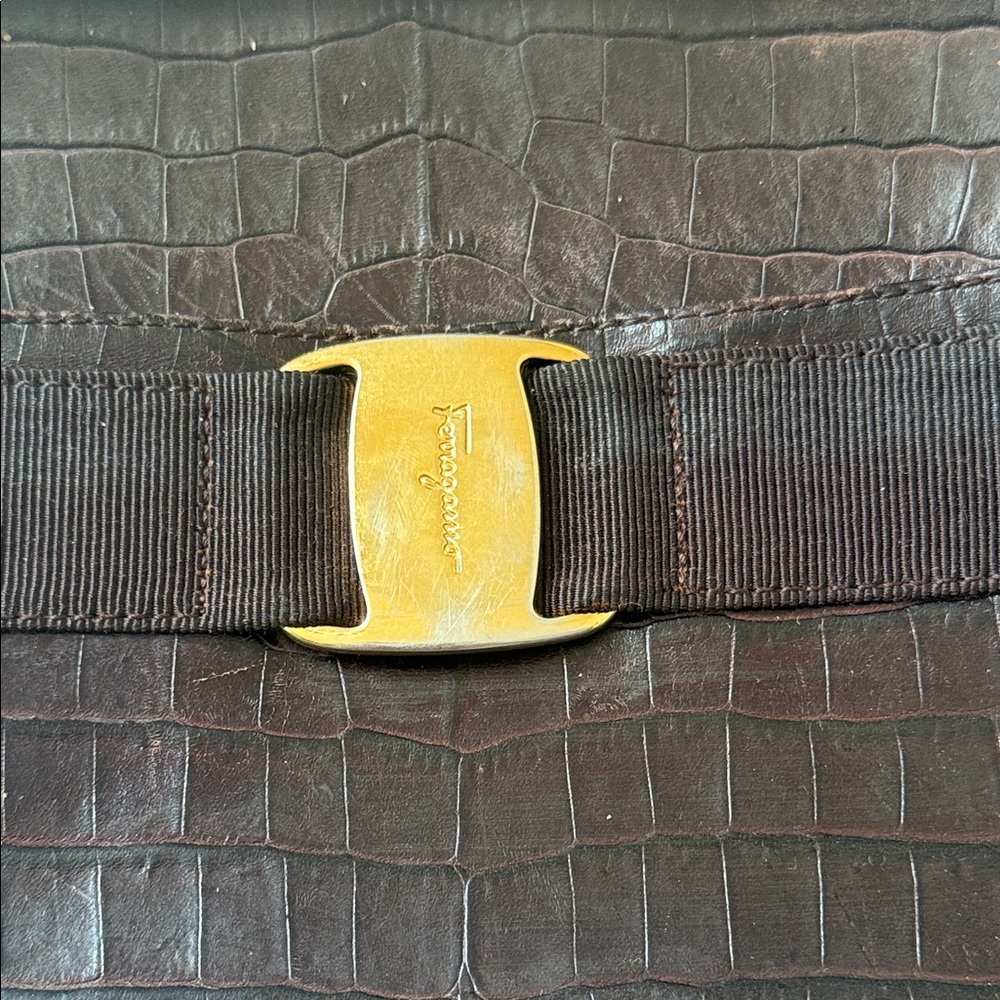 Salvatore Ferragamo Vara Brown Embossed Leather Designer Shoulder/ Crossbody Bag - Picture 4 of 16